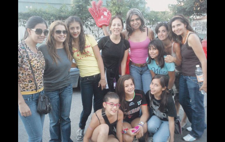 Las nueve chicas de Torreón, con sus amigas tapatías. NTX  /