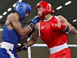 El cancunense, Joselito Velázquez (de rojo), peleando contra el colombiano Ceiver Ávila. MEXSPORT  /