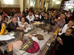 En todas las poblaciones los habitantes muestran fervor hacia los restos del beato.  /