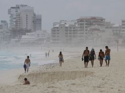 En la imagen el Puerto mexicano de Cancún, donde esperan la llegada del huracán Rina, que avanza lentamente hacia México. EFE  /