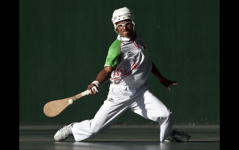 Rodrigo Ledezma, parte de la dupla ganadora, en un torneo. MEXSPORT  /