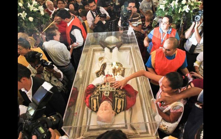 Los restos del beato llegaron hoy a la Catedral de Guadalajara, luego de un recorrido por el municipio de Tala.  /