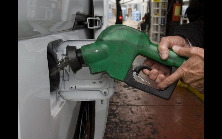 Diputados ya habían aprobado la extensión del aumento al precio de la gasolina.  /