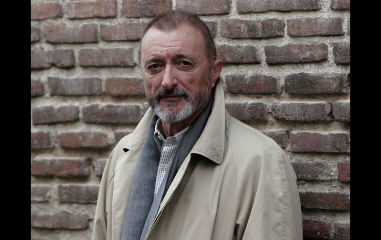 Pérez-Reverte señala que esta serie intenta asomar al lector a un siglo muy importante. NTX  /