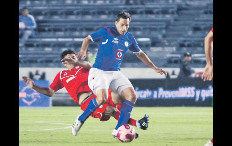 Toluca cedió la posesión del balón a Cruz Azul, que no pudo hacerle daño. EL UNIVERSAL  /