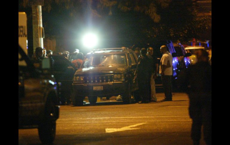 El fuerte movimiento policial se registró en calles de la Colonia Bosques de la Victoria.  /