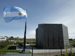 Los restos de  Néstor Kirchneren fueron depositados esta mañana en un mausoleo del cementerio de Río Gallegos (foto). EFE  /