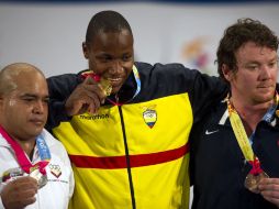 Julio Luna (i), Jorge Arroyo (c) y Donald Shankle (d) integraron el podio en esta categoría. AFP  /