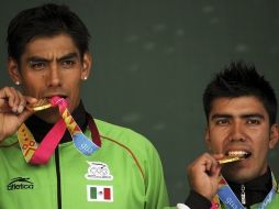 Orlando Díaz y Jorge Alcántara ganadores de la mellada de oro en frontenis, durante los Juegos Panamericanos 2011. MEXSPORT  /