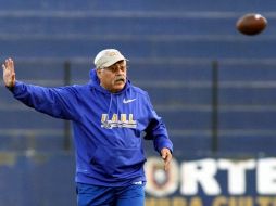 Pedro Morales, entrenador de los Auténticos Tigres de la UANL, durante sesión de entrenamiento. MEXSPORT  /