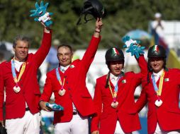 El equipo mexicano ecuestre logró ganar una histórica medalla de bronce en Saltos por equipo. MEXSPORT  /