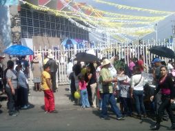 Desde temprana hora los feligreses comenzaron a arribar a la parroquia.  /