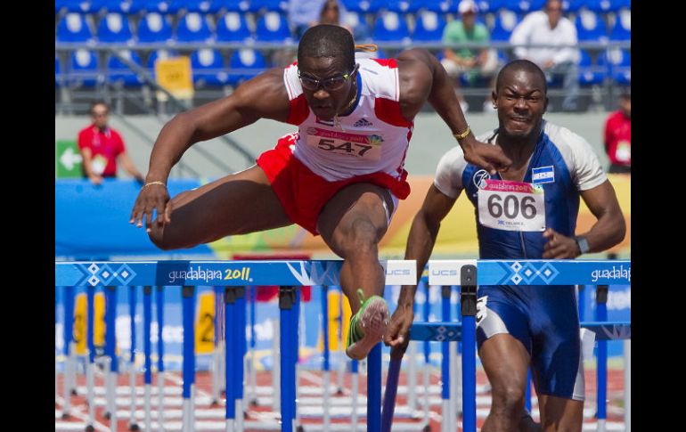 Robles se lleva otra presea dorada en atletismo. AFP  /