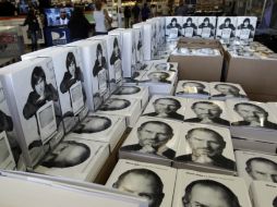 La biografía autorizada de Jobs escrita por Walter Isaacson. AP  /