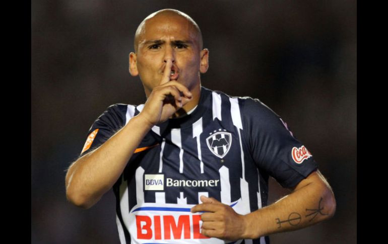 Humberto Suazo se une a las bajas de Monterrey a causa de un problema en el estómago. MEXSPORT  /