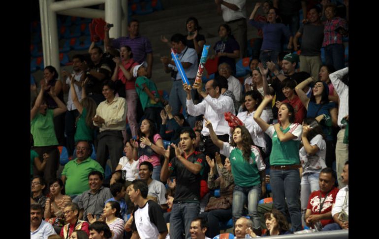 A pesar de que los aficionados pagaron por ver dos partidos, sólo podrán ver uno.  /