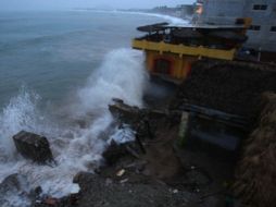 Daños realizados por la llegada del huracán Jova en Barra de Navidad.  /