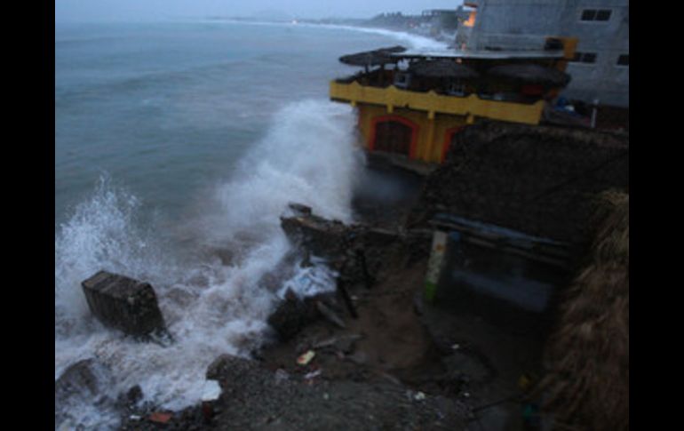 Daños realizados por la llegada del huracán Jova en Barra de Navidad.  /