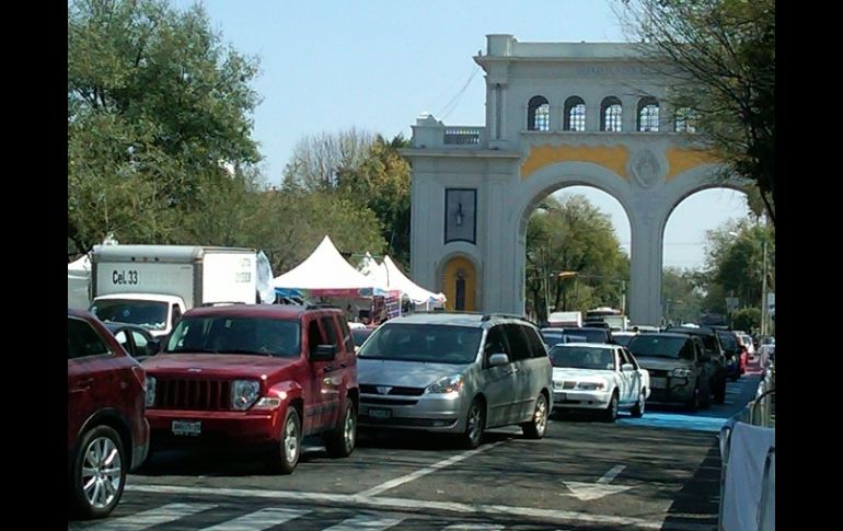 Minutos después de las 13:00 horas los autos comenzaron a circular sobre la arteria.  /