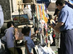 En tan sólo tres días las ventas de artículos religiosos referentes al Papa Juan Pablo II se duplicaron.  /