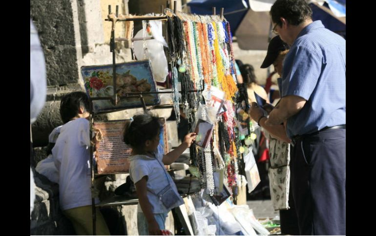 En tan sólo tres días las ventas de artículos religiosos referentes al Papa Juan Pablo II se duplicaron.  /