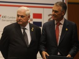 El presidente de Portugal, Anibal Cavaco, conversa con el presidente de Panamá, Ricardo Martinelli, durante Cumbre Iberoamericana. EFE  /