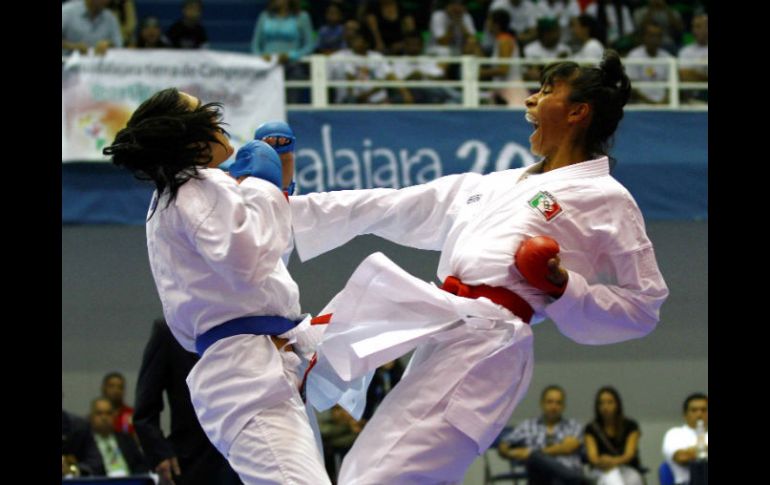 Primer oro para México en karate. MEXSPORT  /