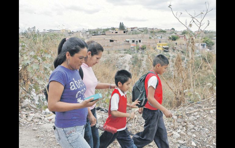 La Secretaría de Educación Jalisco entrega 350 pesos mensuales durante 10 meses a estudiantes en pobreza.  /