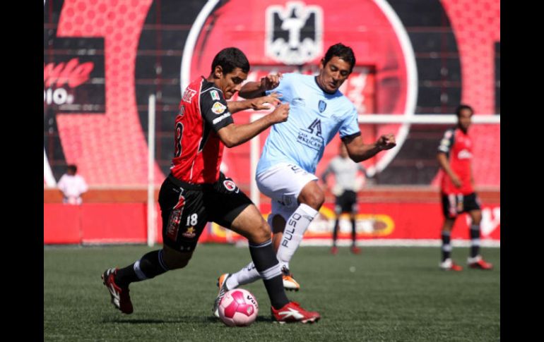 Jose Sand de Tijuana y Alfredo Moreno de San Luis, durante juego de la semana16 del Apertura 2011. MEXSPORT  /