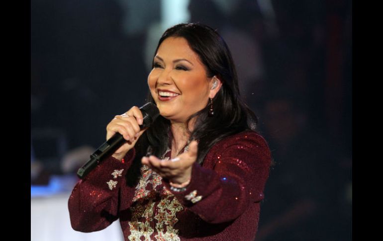 Ana Gabriel cumplió con su ya tradicional cita en el recinto ferial.  /