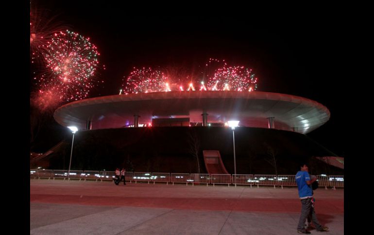 Tras el término de la ceremonia de clausura de los Juegos Panamericanos, los asistentes se retiran con orden.  /