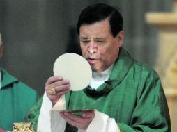 El arzobispo primado de México, durante la homilía de ayer en la Catedral Metropolitana. NTX  /