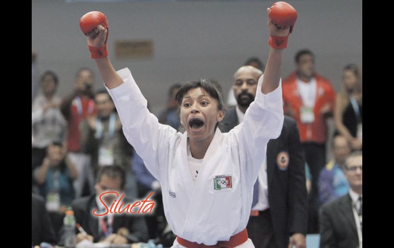 La tapatía Bertha Gutiérrez celebra su triunfo y su medalla de oro en los Juegos Panamericanos. MEXSPORT  /