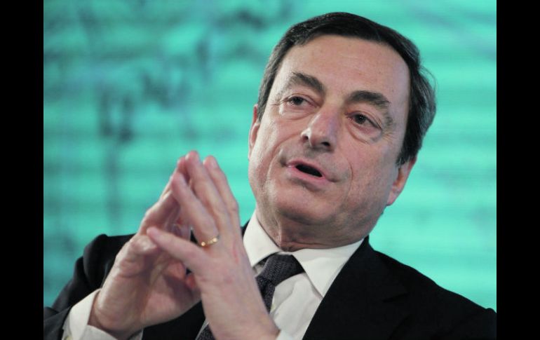 Mario Draghi es señalado como uno de los artífices del ocultamiento de información del Gobierno de Grecia. ESPECIAL  /