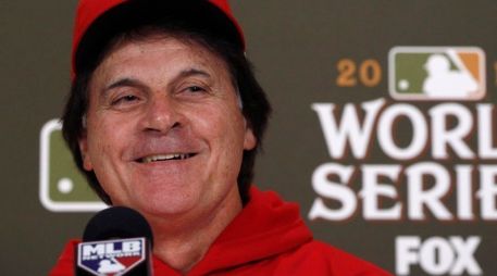 Tony La Russa anunció su retiro en conferencia de prensa, luego del juego seis de la Serie Mundial de 2011. REUTERS  /