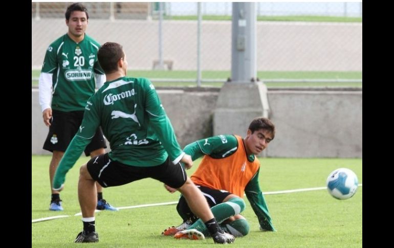 Santos recuperó a su goleador, Oribe Peralta, luego de participar con la Selección Mexicana durante los Panamerianos.  /