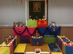 Altar de muertos típico en Taiwán como tributo a los actores de 'El bolero de Raquel' y 'Mi padrino'. EFE  /