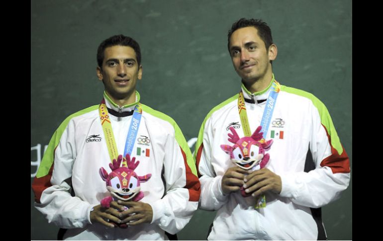 Alberto y Arturo Rodriguez, ganadores de medalla de oro en frontón varonil. MEXSPORT  /