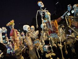 Los muertos vivientes se apoderaron de una noche templada y festiva. REUTERS  /