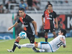 El volante Ricardo Bocanegra (izq.) en el duelo de la fecha tres del Apertura 2011 ante Querétaro. MEXSPORT  /