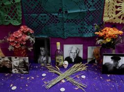 El FCE y librería Juan Rulfo de Madrid han montado un altar de muertos con escritores que han fallecido recientemente. NOTIMEX  /