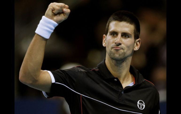 El tenista serbio Novak Djokovic, trabajó de más para vencer a su rival, aún así logró conseguir su objetivo. REUTERS  /