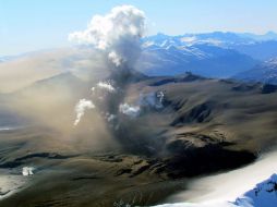 El volcán Hudson está situado a unos 15 kilómetros del océano Pacífico y alcanza una altitud de 1.905 metros sobre el nivel del mar.AFP  /