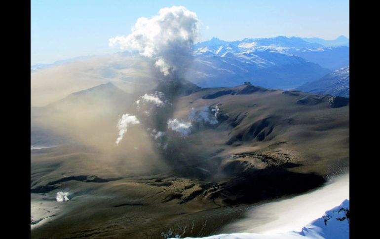 El volcán Hudson está situado a unos 15 kilómetros del océano Pacífico y alcanza una altitud de 1.905 metros sobre el nivel del mar.AFP  /