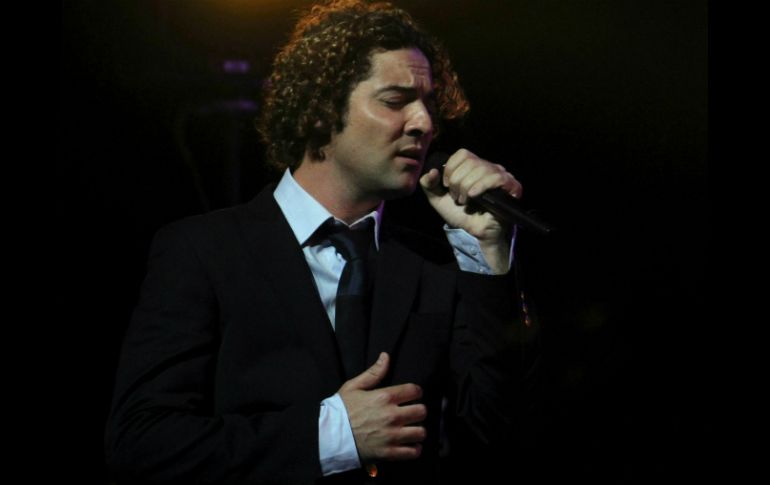 Bisbal entregó lo más destacado de su repertorio a un público que le aplaudió durante todo el concierto. EFE  /