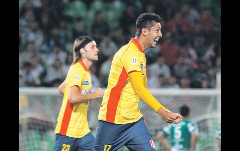 Édgar Gerardo Lugo y Yasser Corona (der.) celebran la victoria de Monarcas. MEXSPORT  /