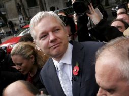 La madre de Julian Assange dice que el proceso judicial en Suecia es impulsado por EU, el país más perjudicado por los cables. NTX  /