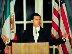 Enrique Peña Nieto, aspirante a la candidatura del PRI a la presidencia, dio todo su respaldo al dirigente nacional del PRI. ARCHIVO  /