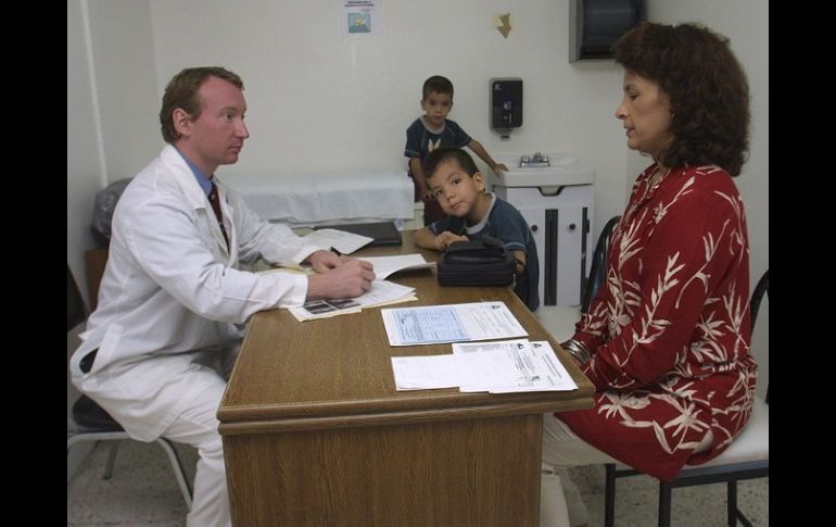 Se espera una asistencia de 400 a 700 personas al Centro Dermatológico de Jalisco.  /