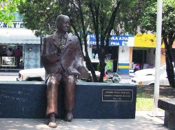 La estatua en honor al humanista Antonio Gómez Robledo (1908-1994) es uno de estos monumentos perdidos en la ciudad.  /